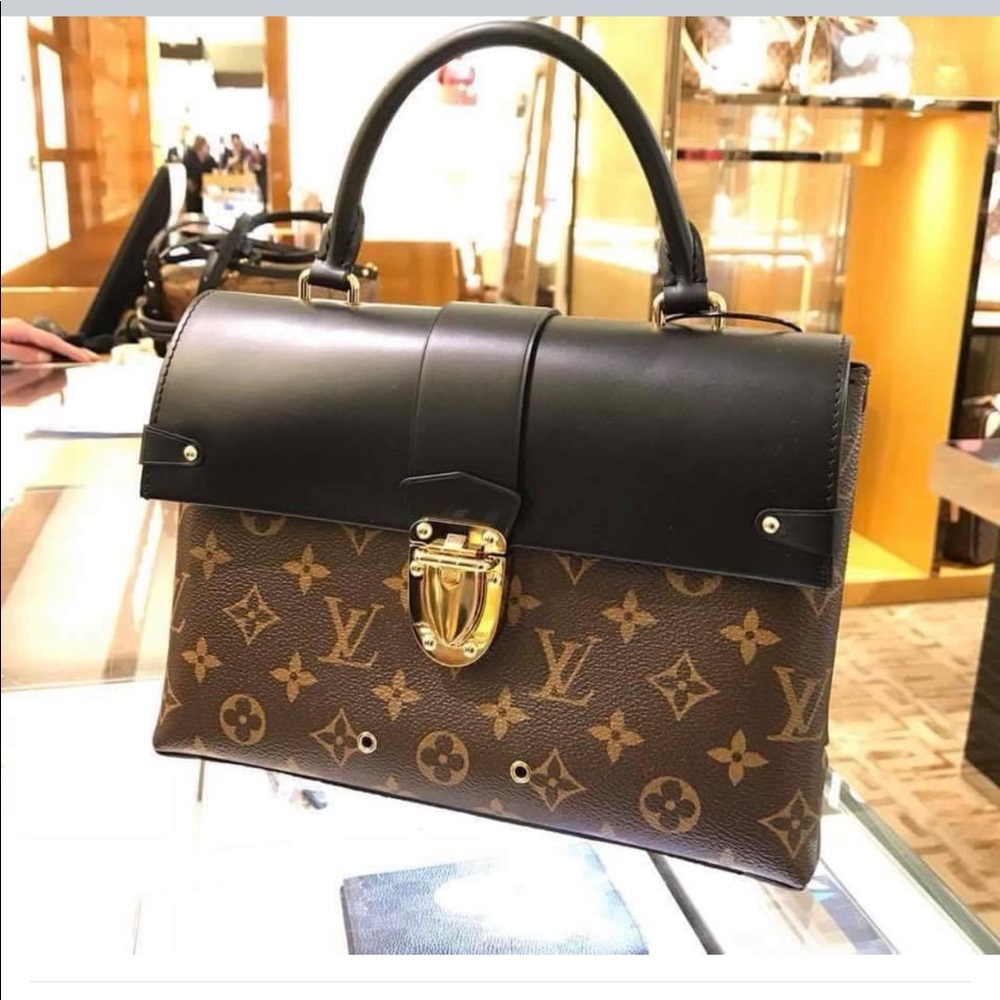 Meet your Posher, Emee